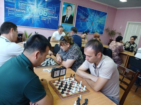 Samarqand tuman texnikumida pedagog-xodimlar o‘rtasida shaxmat va shashka musobaqasi o‘tkazildi вЂ” foto 12